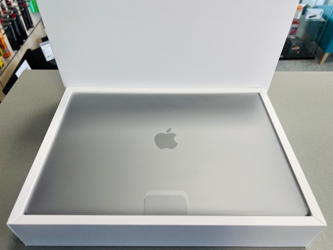 MacBook Pro 13" 2018 - i5, 16GB--1 TB +NOVA BATERIE 7/2025