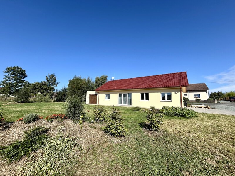 Novostavba - cihlový dům se zahradou