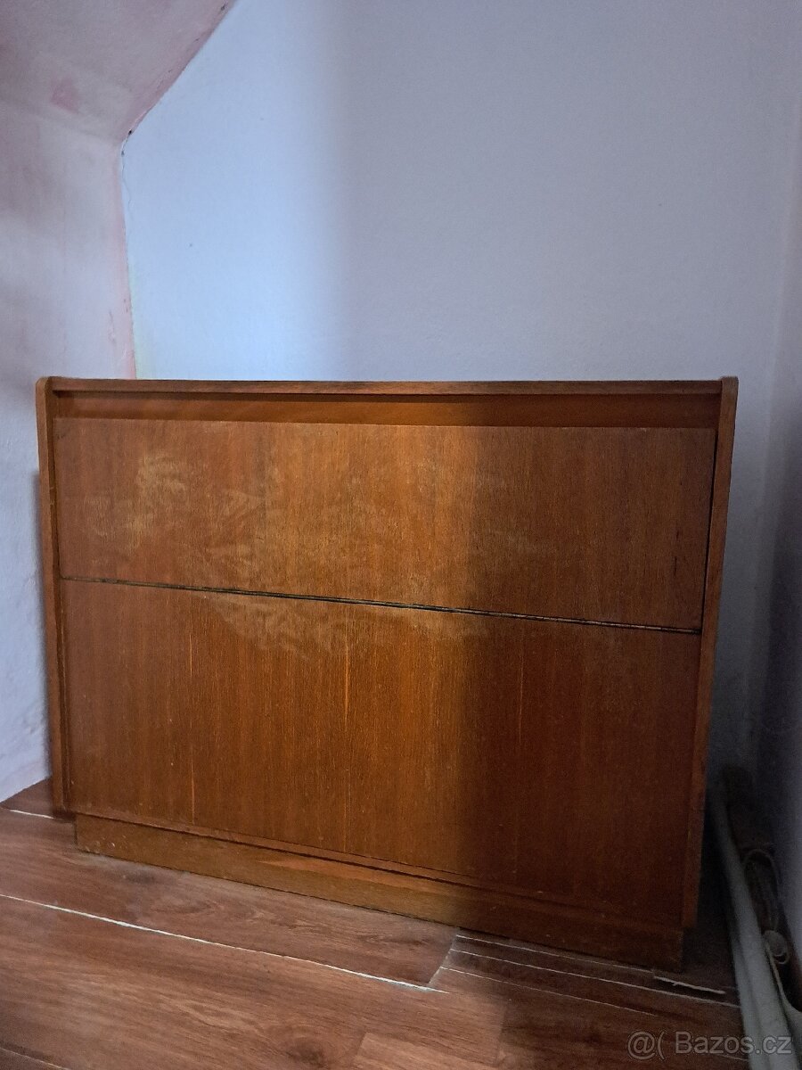 Komoda, péřová retro skříň