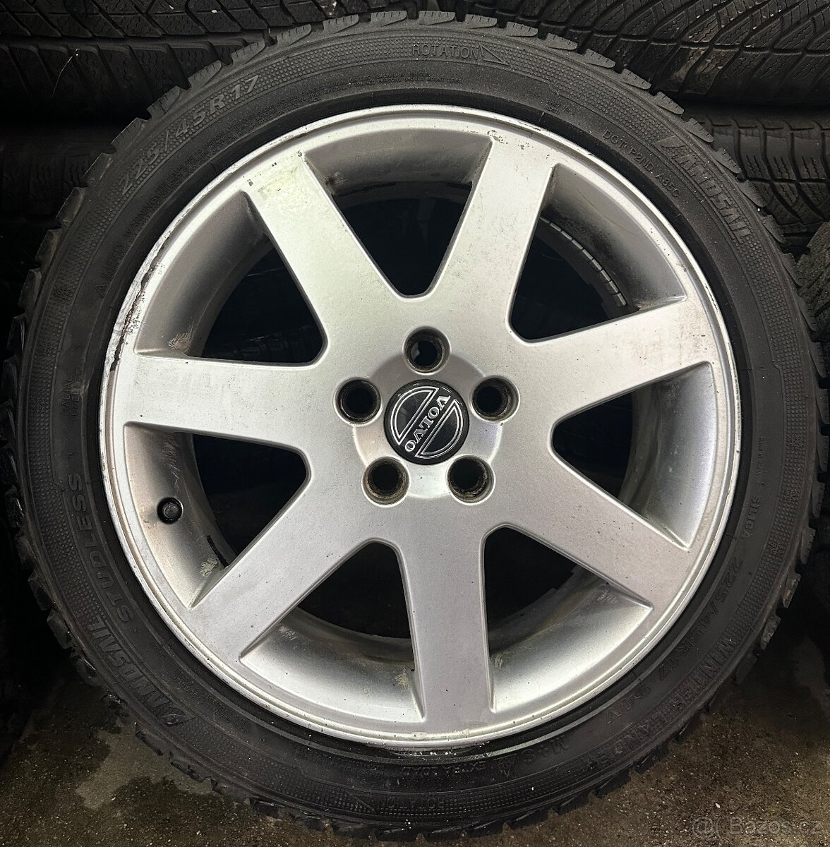 5x108 R17 7J ET52,5 Volvo + 225/45 R17 zimné
