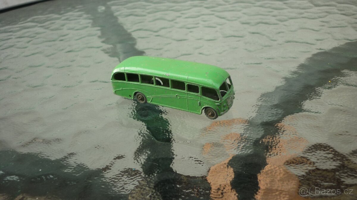 MATCHBOX RW AUTOBUS ZELENÝ VELMI STARÝ