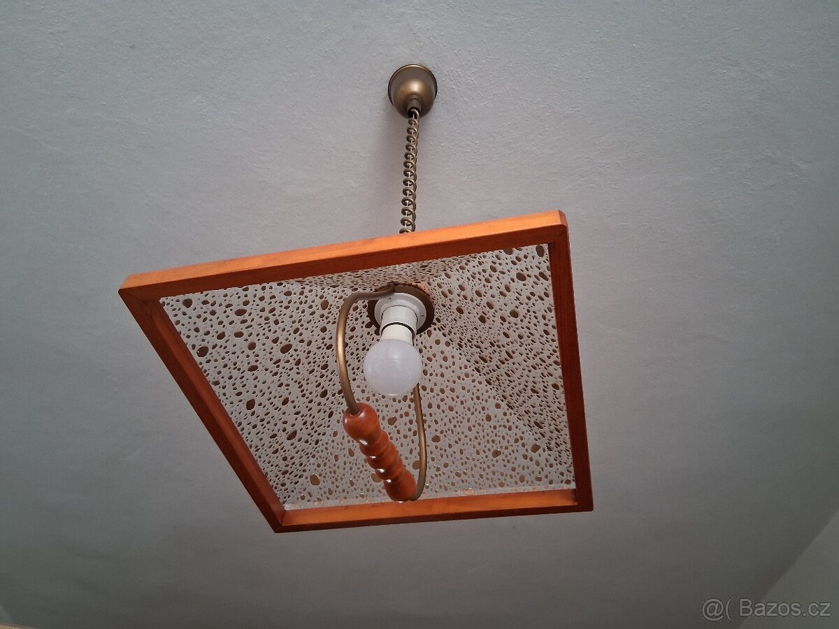 Stropní lampa