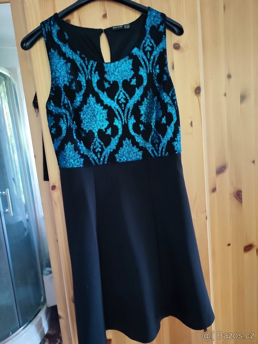 Dámské šaty v. M
