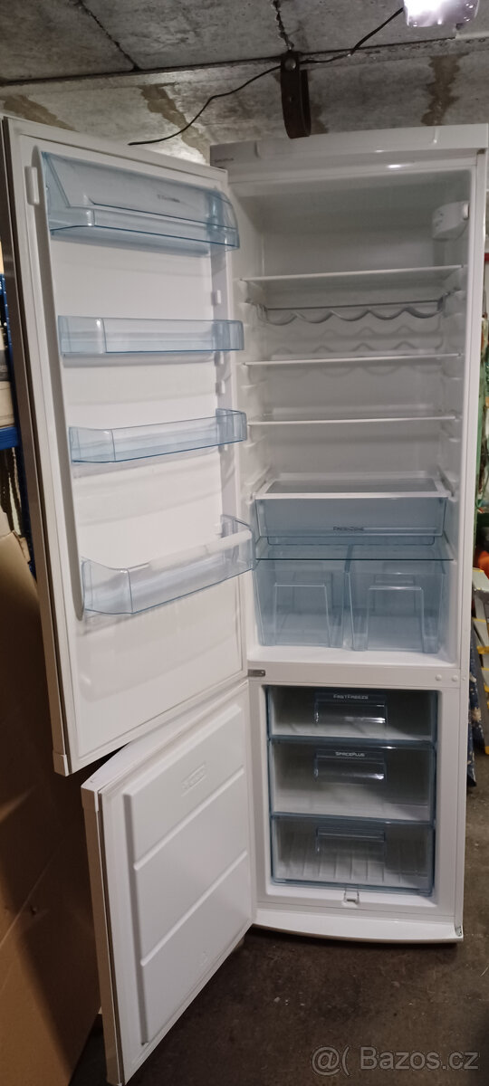 Kombinovaná chladnička s mrazákem Elektrolux