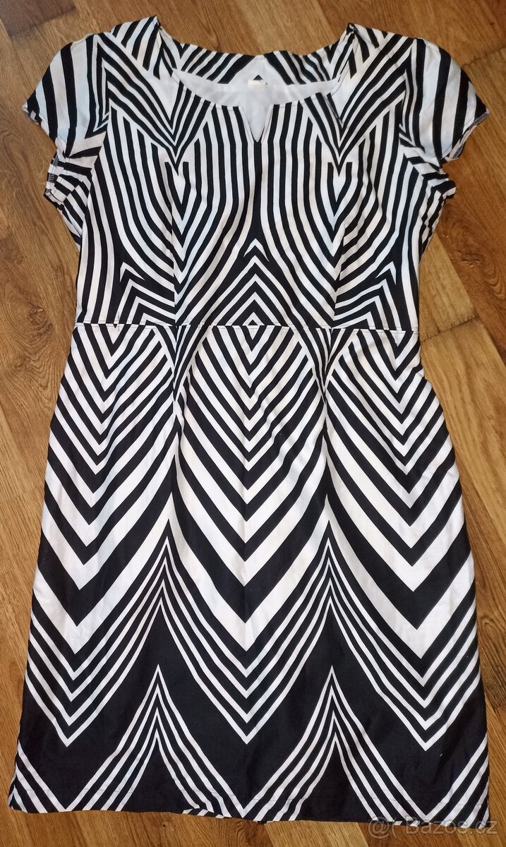 SLUŠIVÉ VZOROVANÉ BÍLO-ČERNÉ ŠATY - VEL.44========