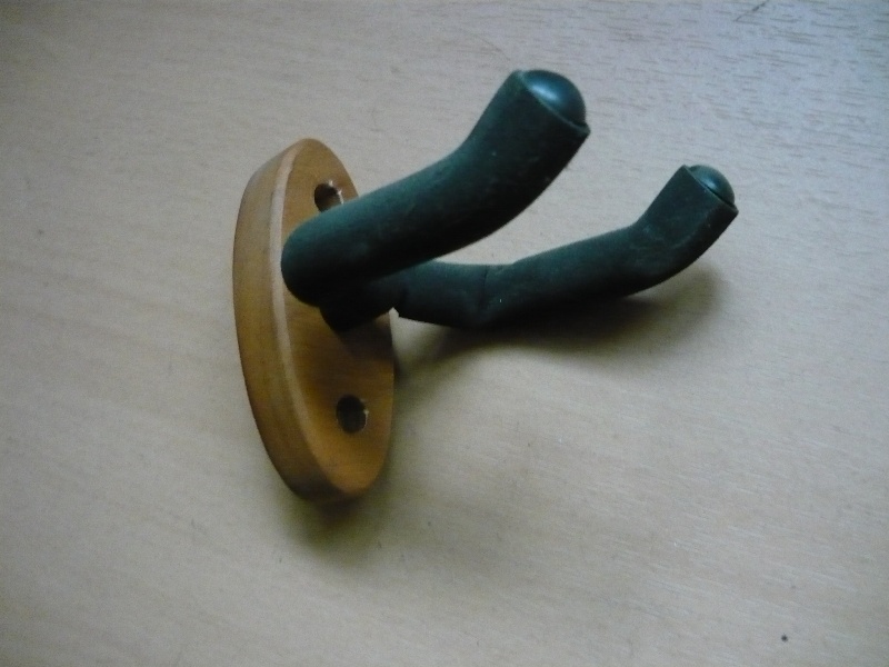 Nástěnný držák kytary