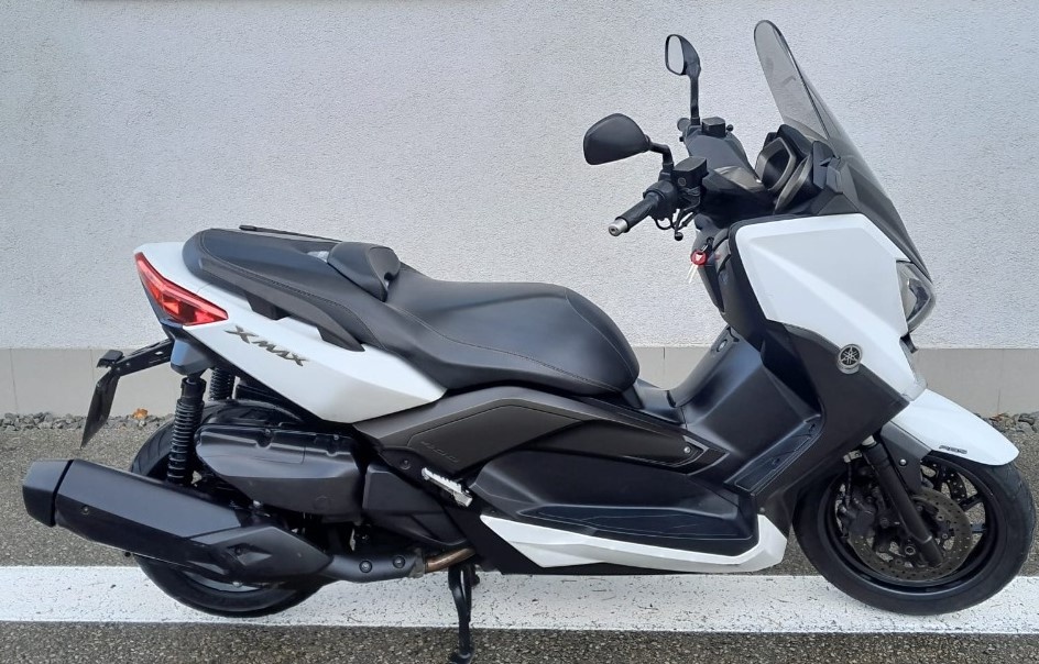 Yamaha X-Max 400 ABS, 2014, moc pěkný stav