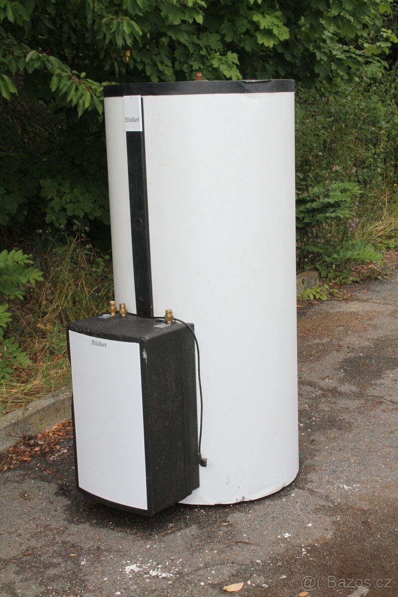 Prodám akumulační nádrž Vaillant s přímím ohřevem teplé vody