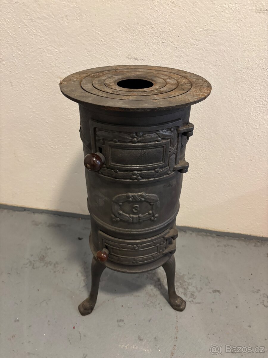 Malá litinová kamna