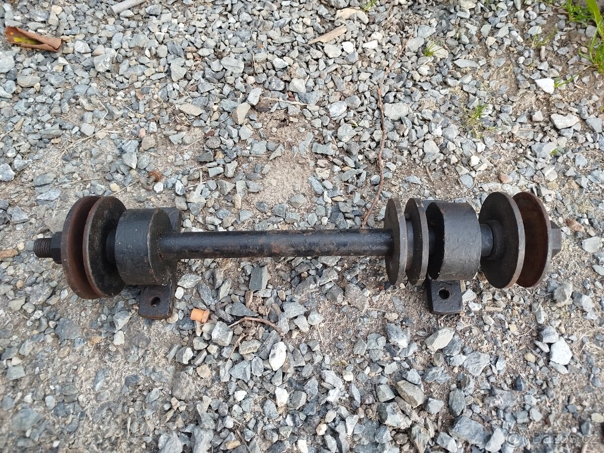 Pěkná menší řemenice hřídel bruska leštička nebo cirkulárka