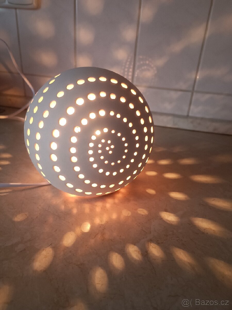 Nová keramická lampa