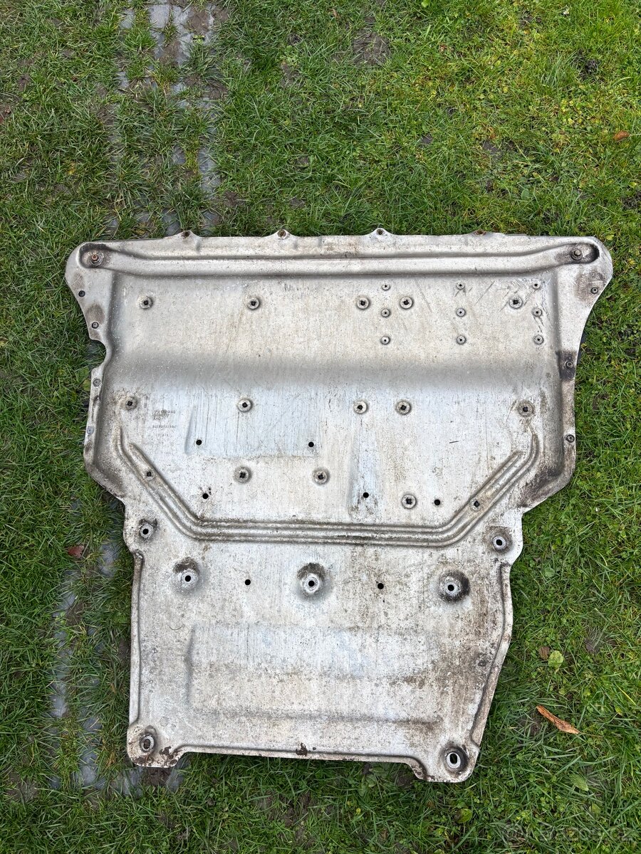 Hliníkový dekl motoru 5q7825235b