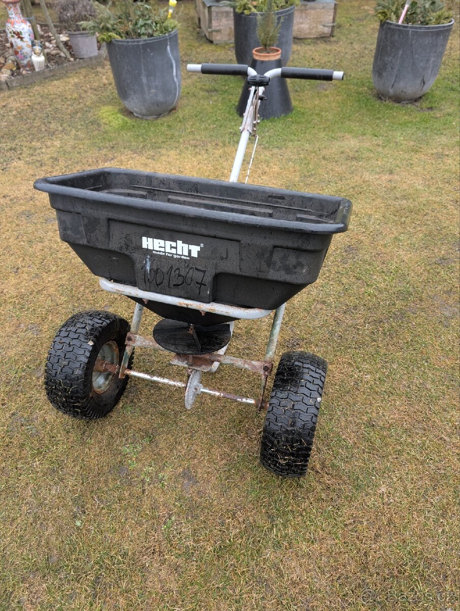 Rozmetadlo hnojiva HECHT