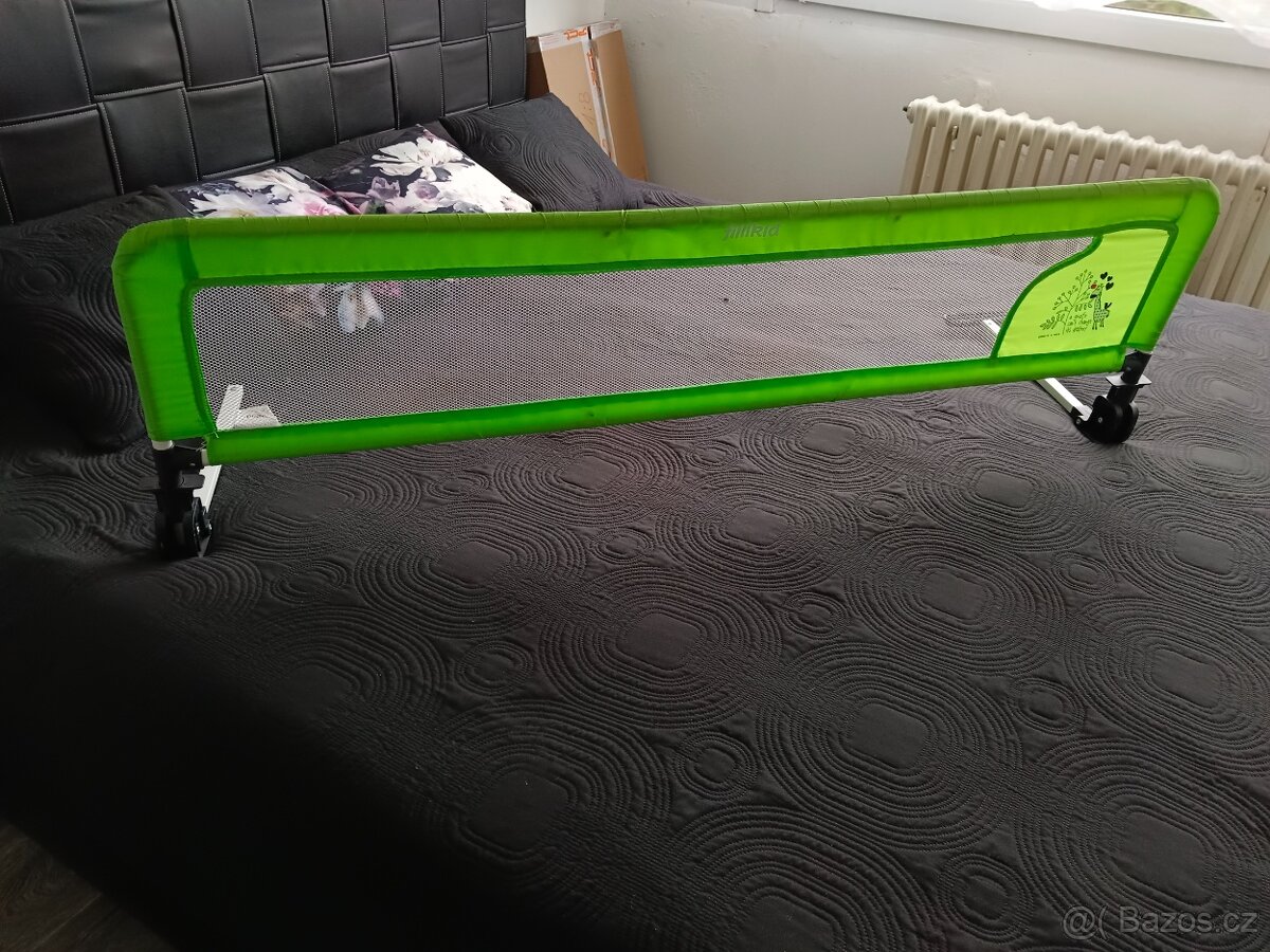 Zábrana k dětské posteli