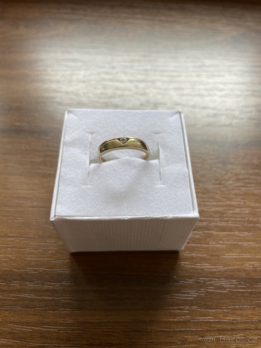 Zlatý dámský prsten se zirkonem