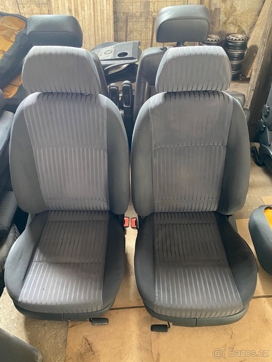 Škoda Octavia 1 Autosedačky,Roleta,dvojité dni,přístroj desk