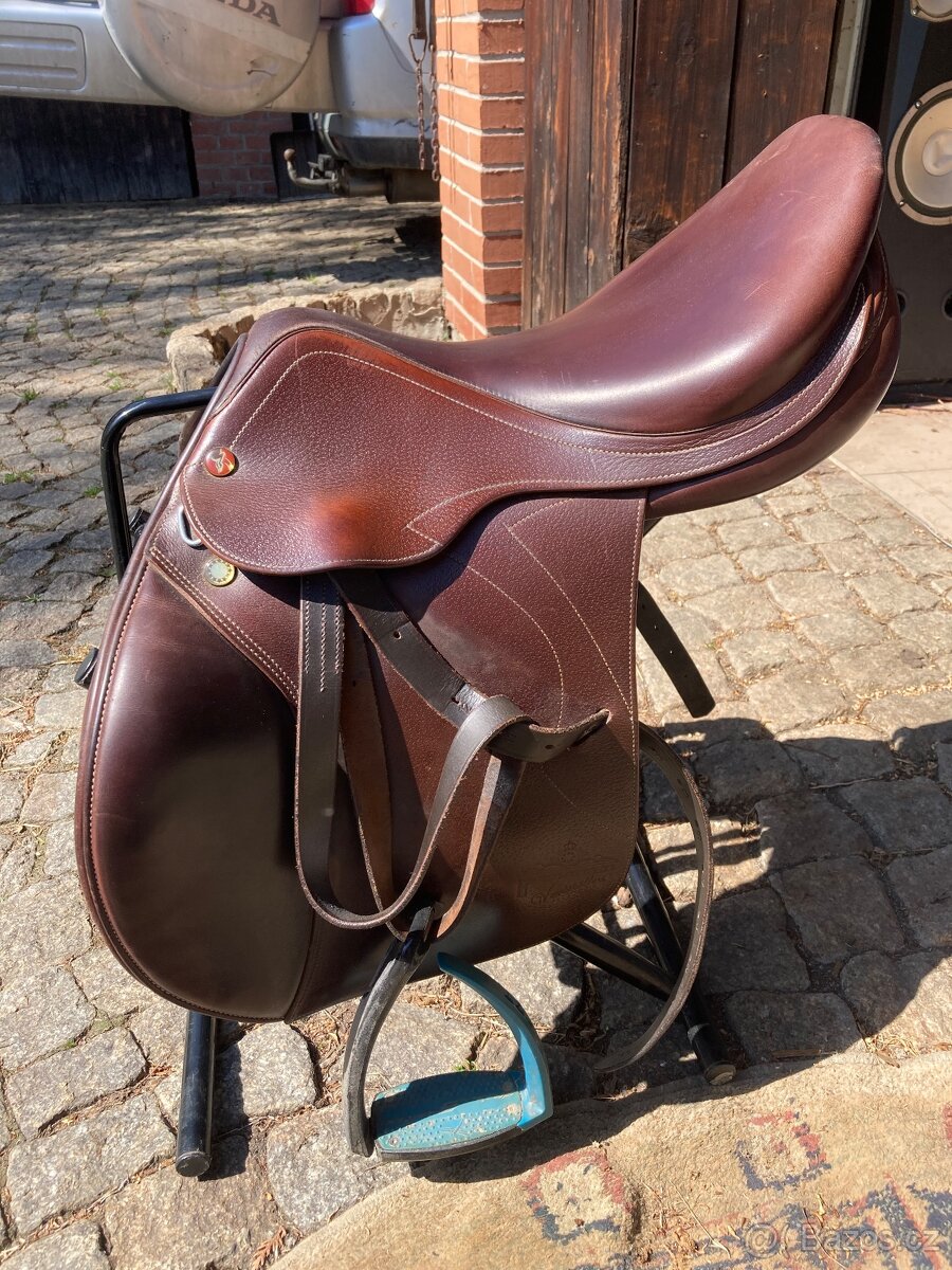 Sedlo Prestige Versailles 17"/ 33/ hnědá barva