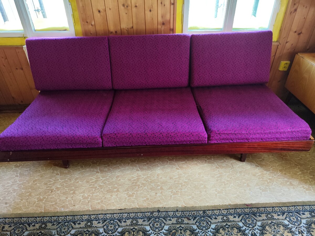 Retro rozkládací gauč