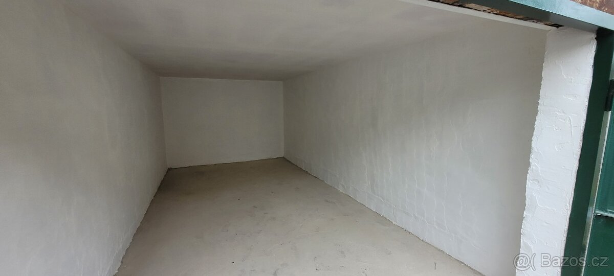 Garáž Mělník 18m²