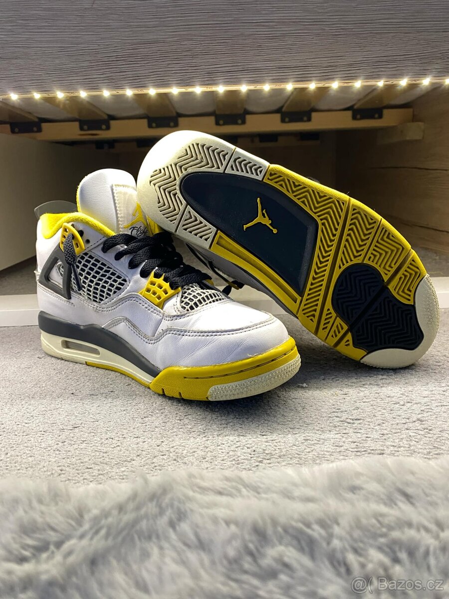JORDAN 4 RETRO VIVID SULFUR