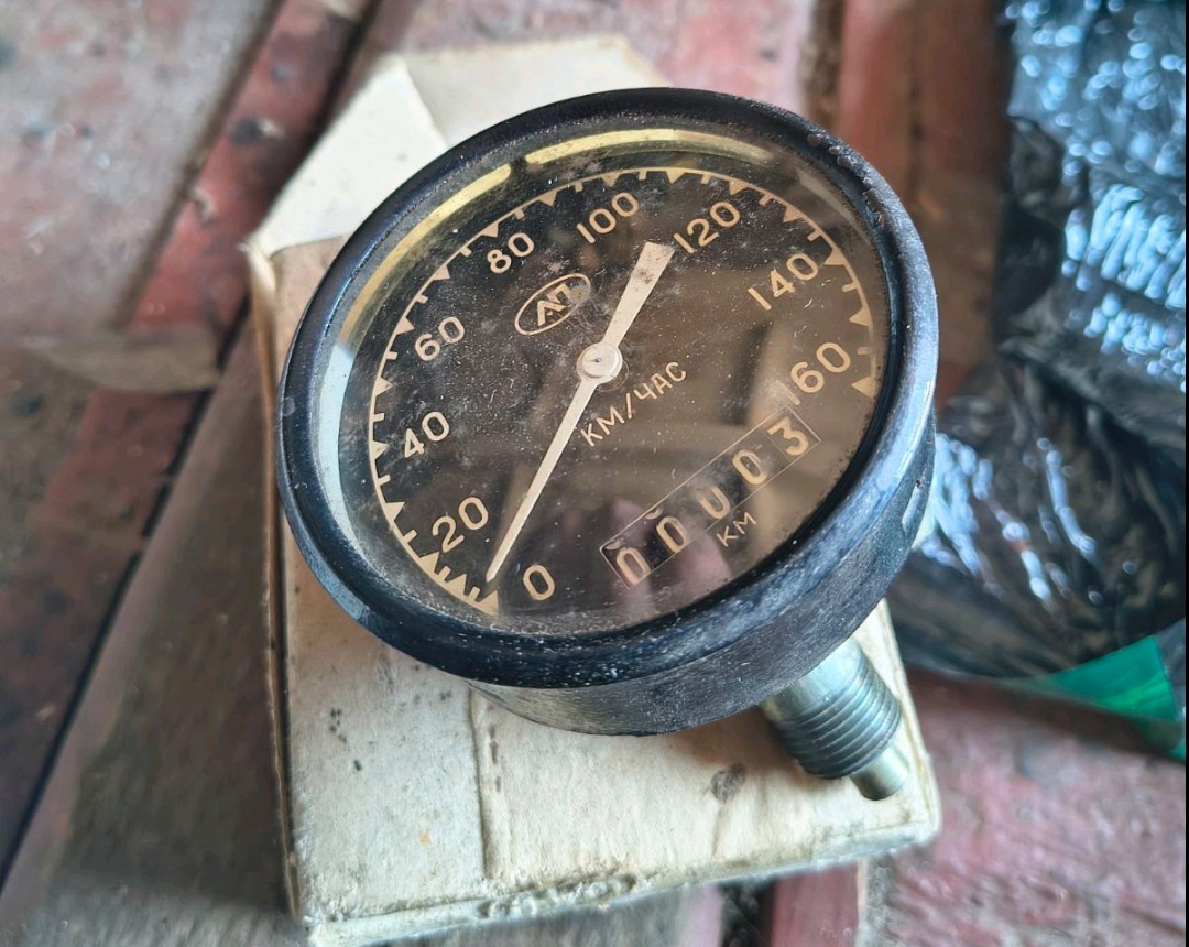 Originální tachometry z vojenského depozitu M72 Ural K750