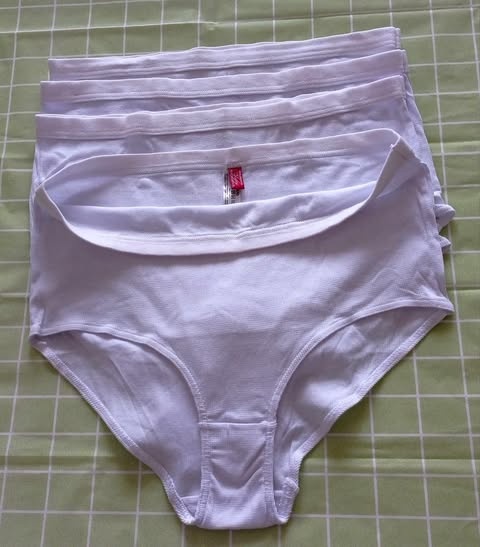4 x dámské kalhotky, vel. 58/60. Nové.