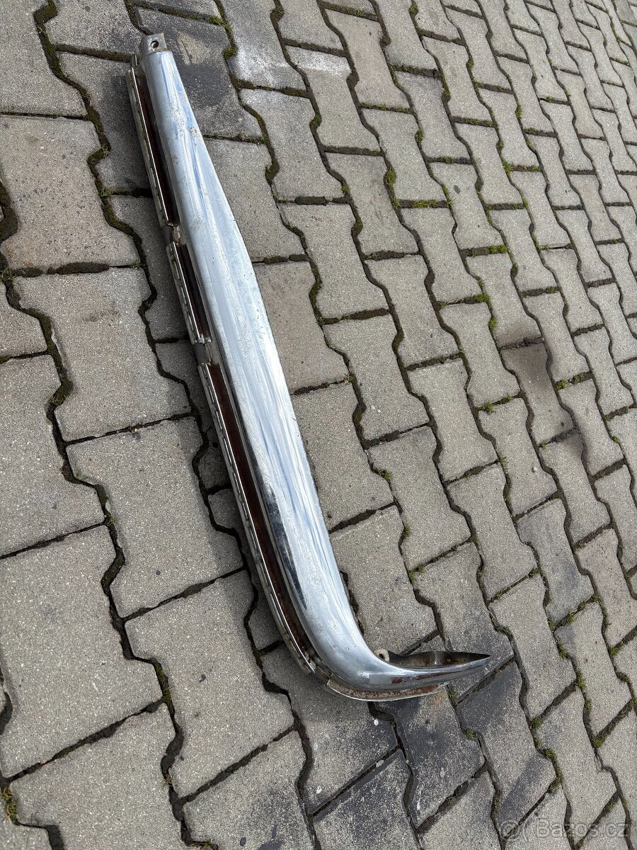 Mercedes W114 a W115 - Přední nárazník