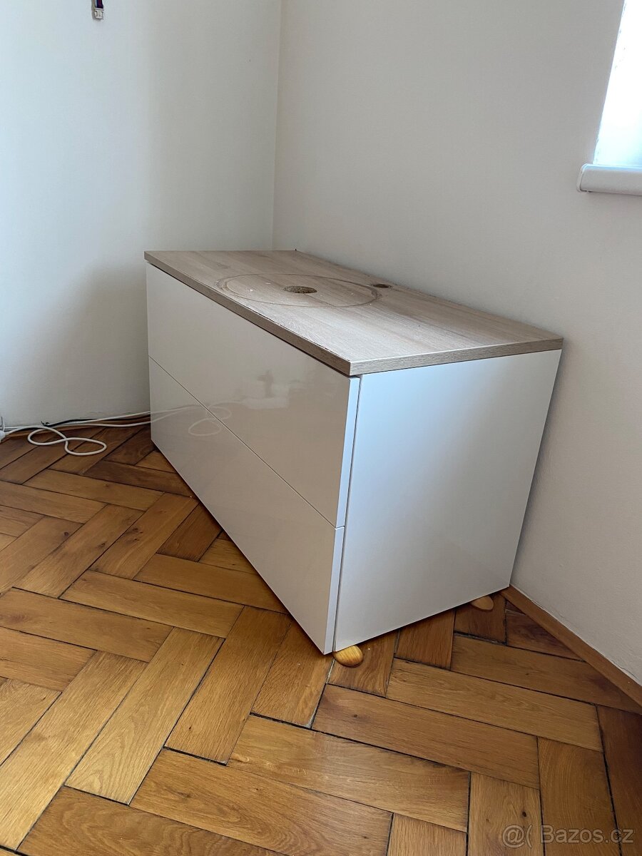 koupelnová skříňka