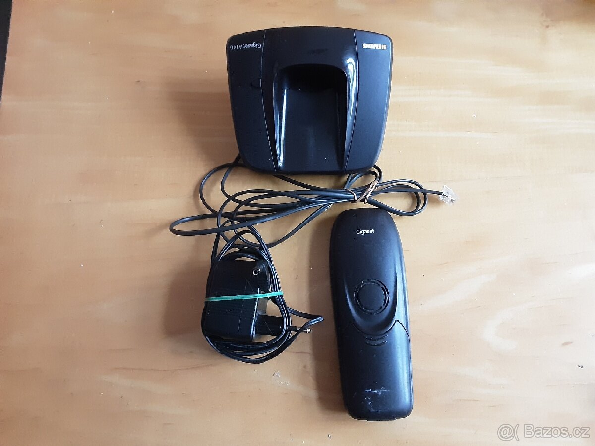 Starší tlačítkovy telefon SIEMENS