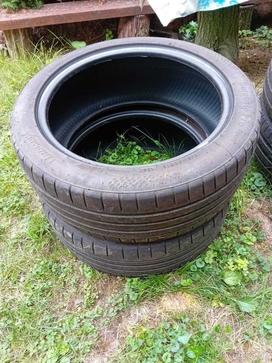 245/45r19
