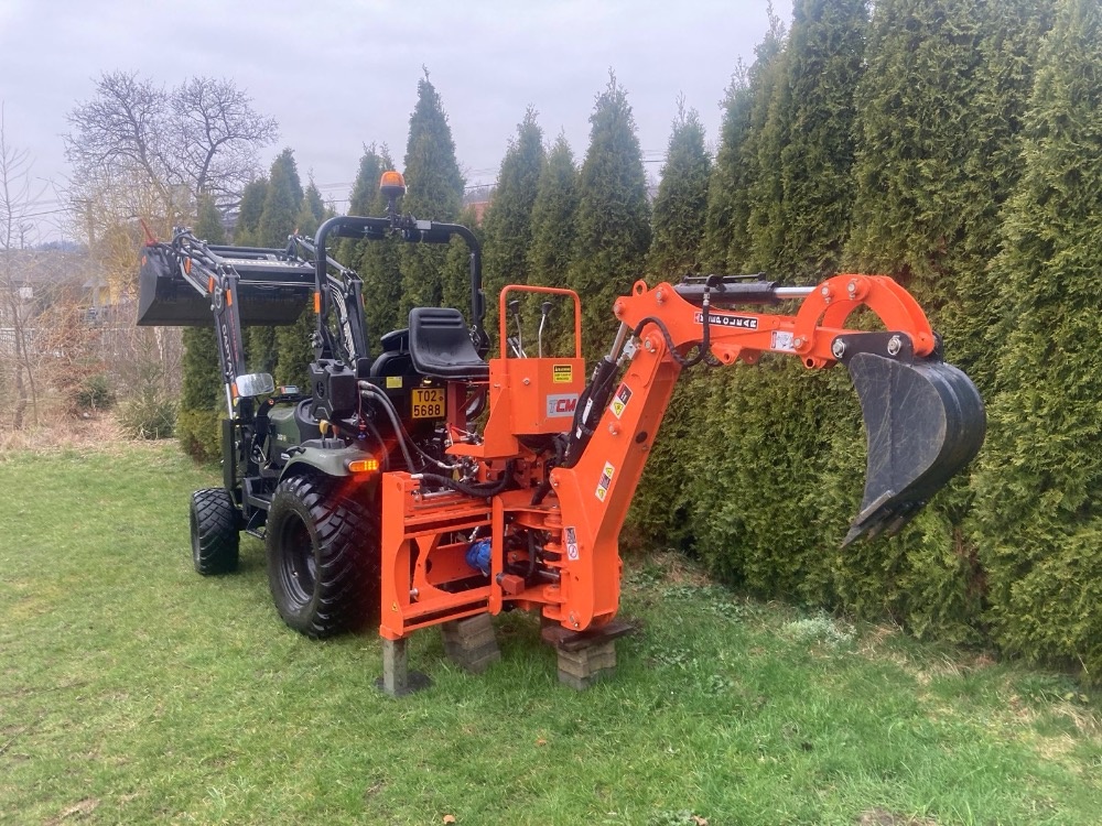 Zemní a výkopové práce malotraktor s čelním nakladačem