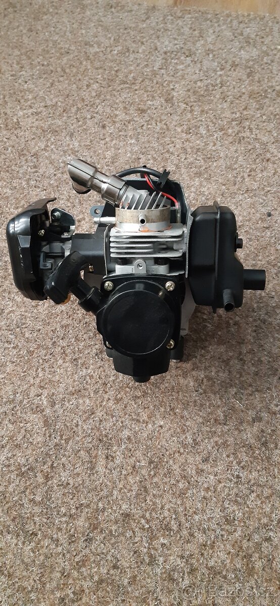Lodní motor