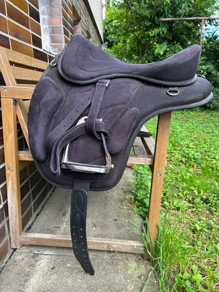 Bezkostrove sedlo 17”