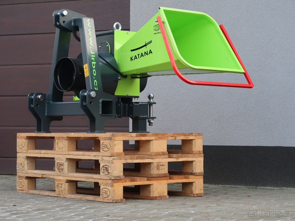Štěpkovač špalíkovač za traktor