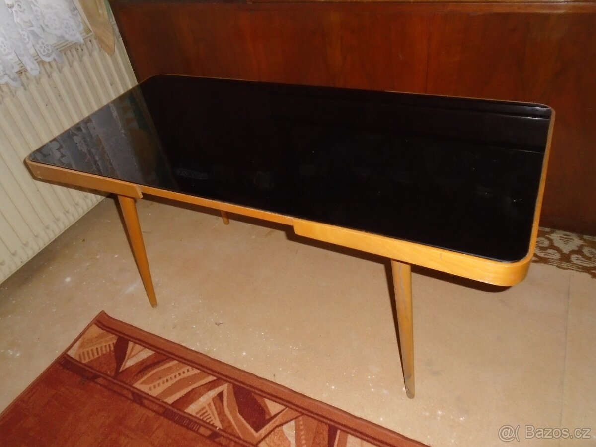 konferenční stolek Brusel