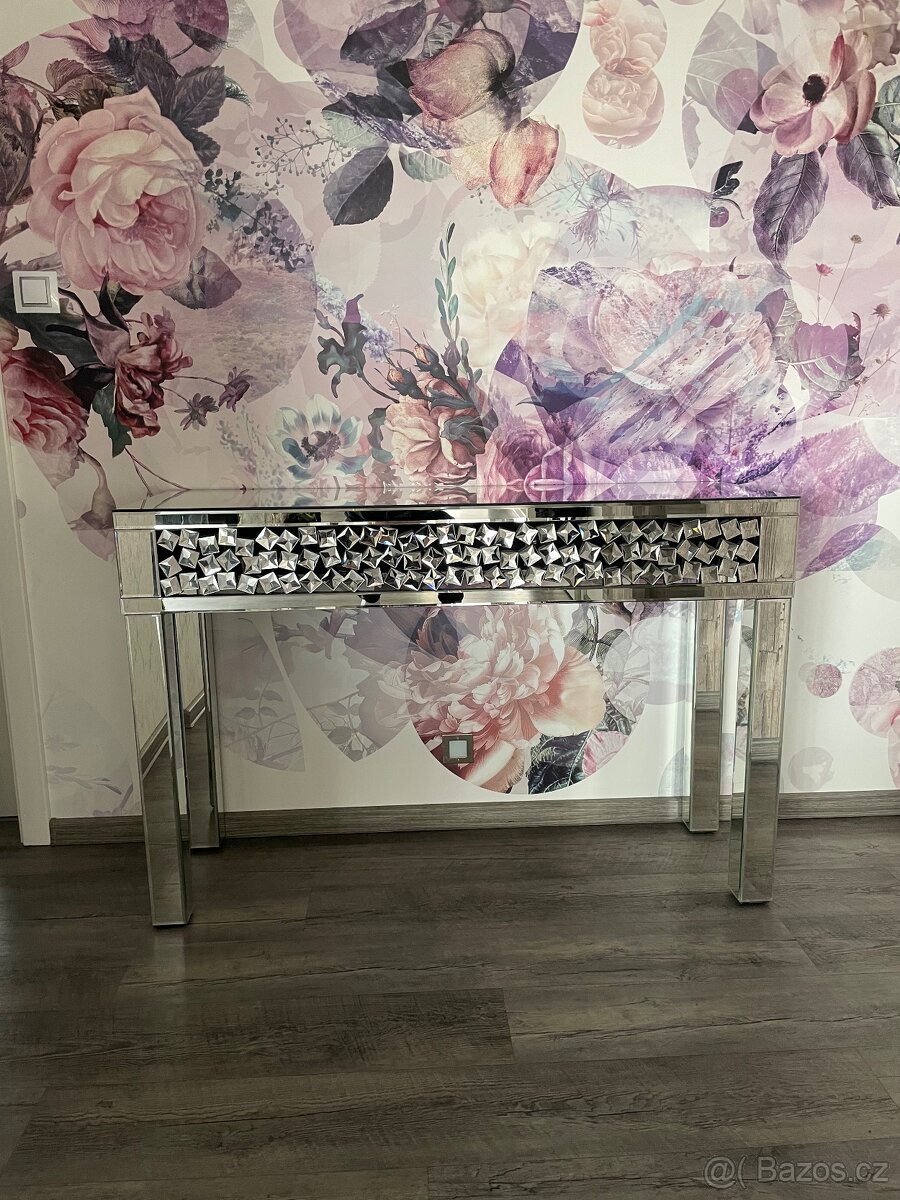 Stříbrný zrcadlový konzolovy stolek