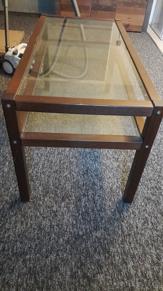 Konferenční stolek masiv+sklo