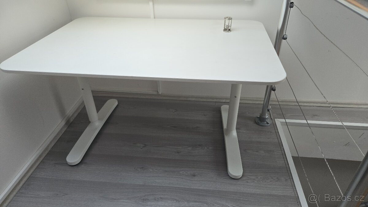 Pracovní stůl bílý IKEA
