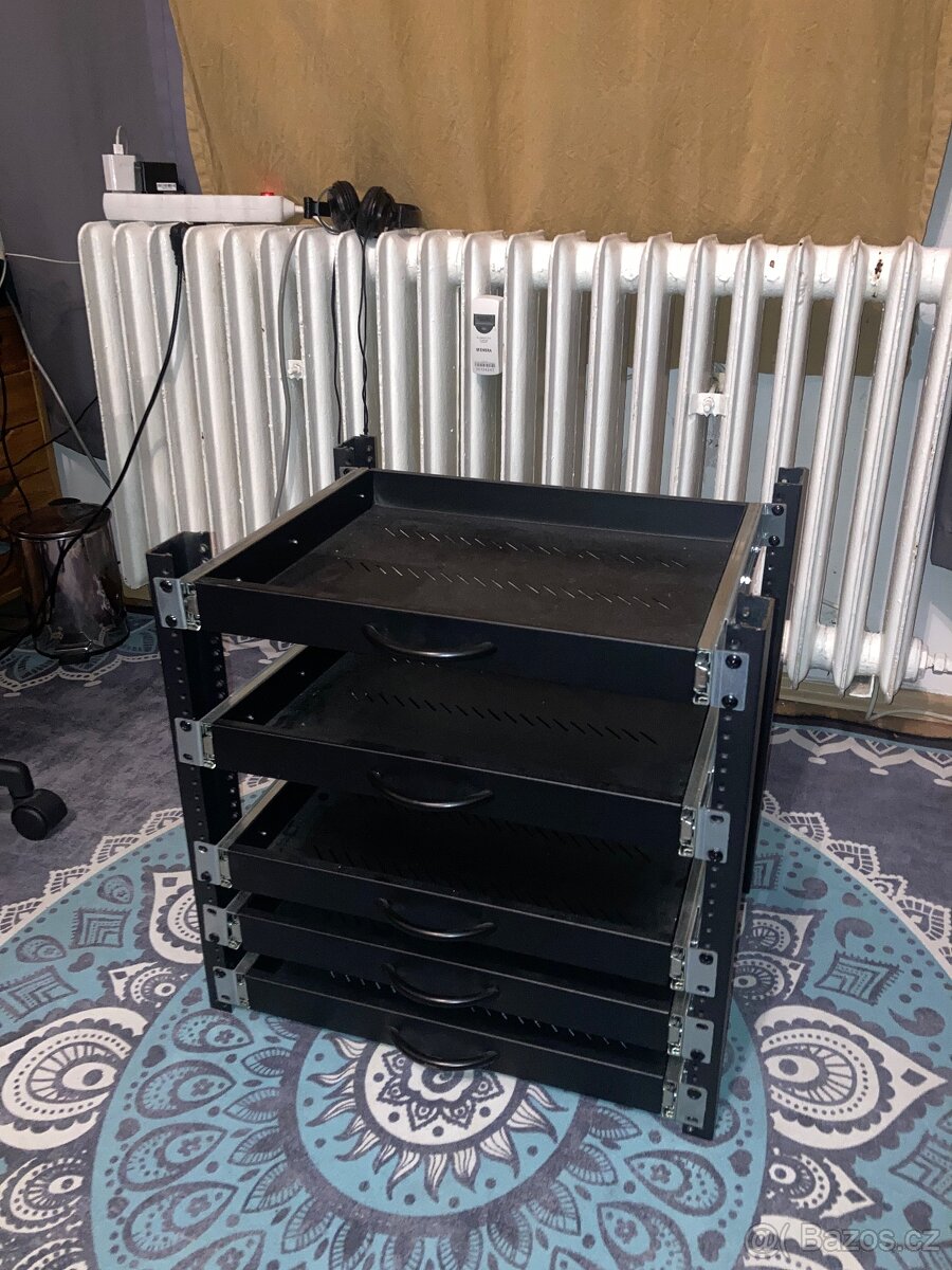 Prodám 5. Vysouvacích Šuplíků do 19 Racku + Lišty Racku