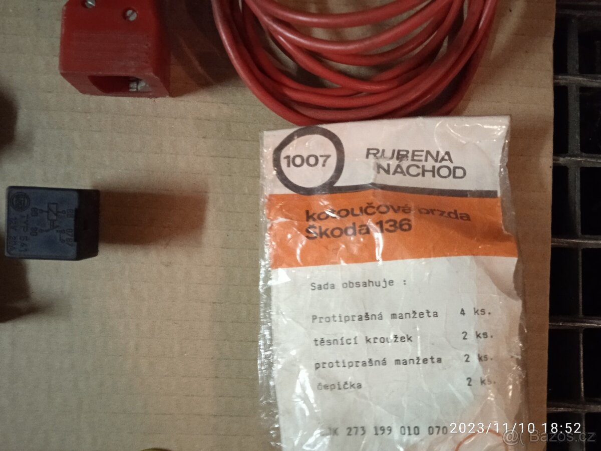 Směs dílů na stará auta