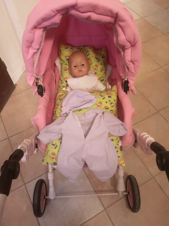 Kočárek s panenkou a výbavou