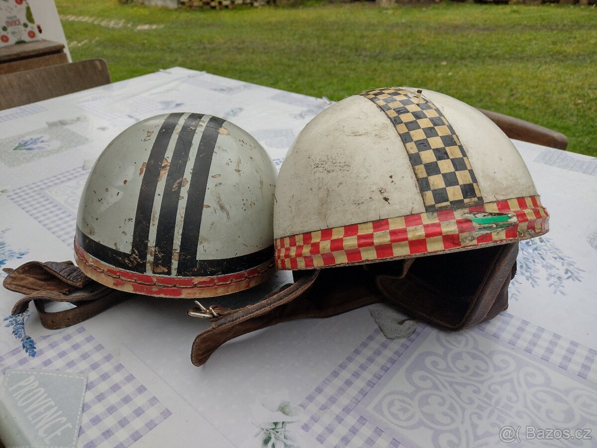 Retro helmy na motorku