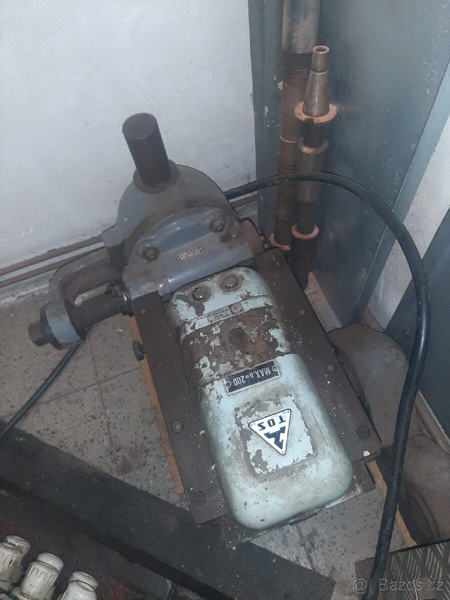 Frézka FU-2 korejská + bohaté prislusenstvi