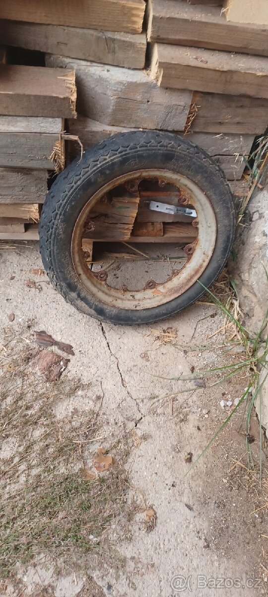 Rafek na skutr prase