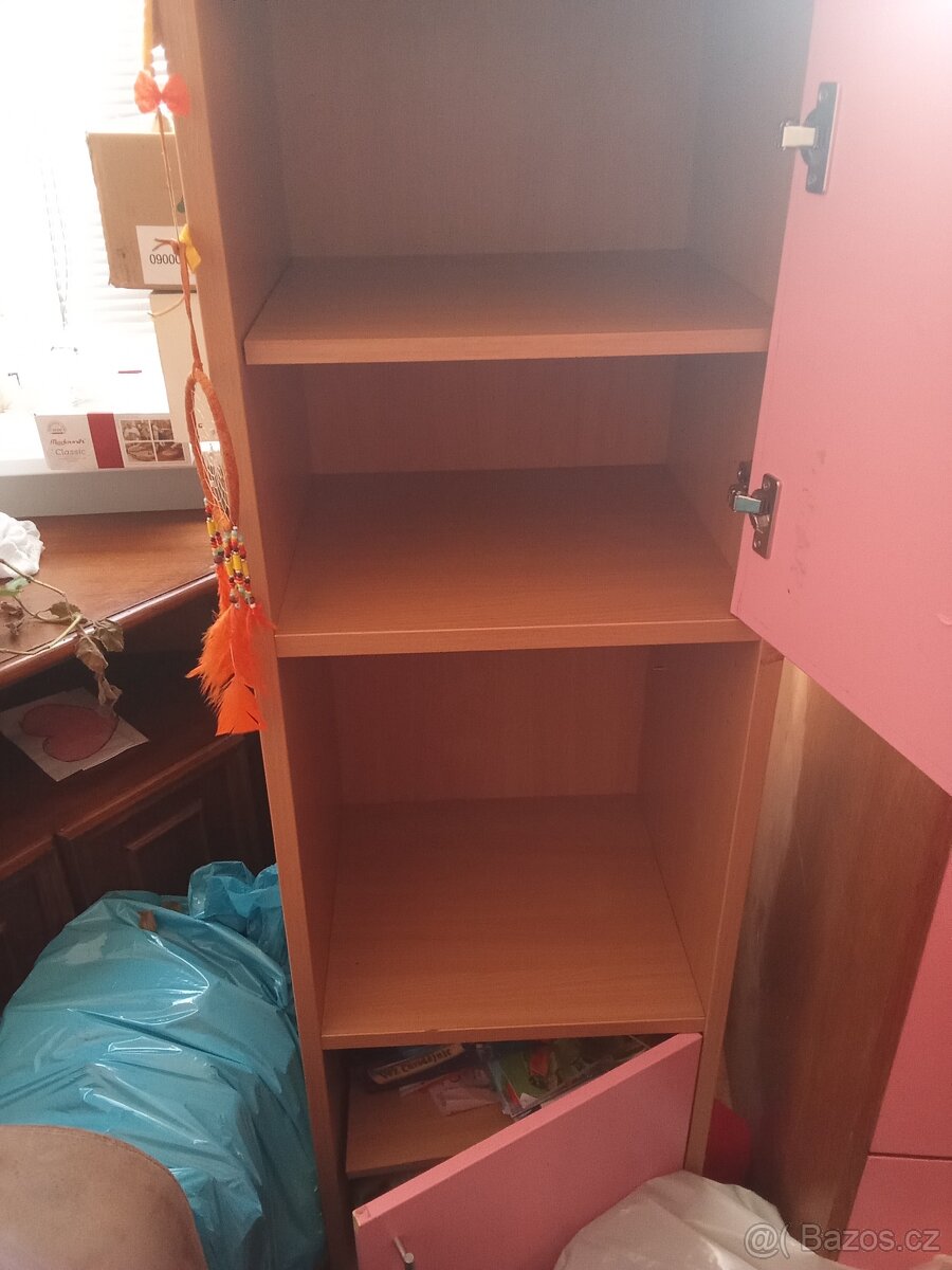 Dvě stejné veliké skříňky, krásný nábytek