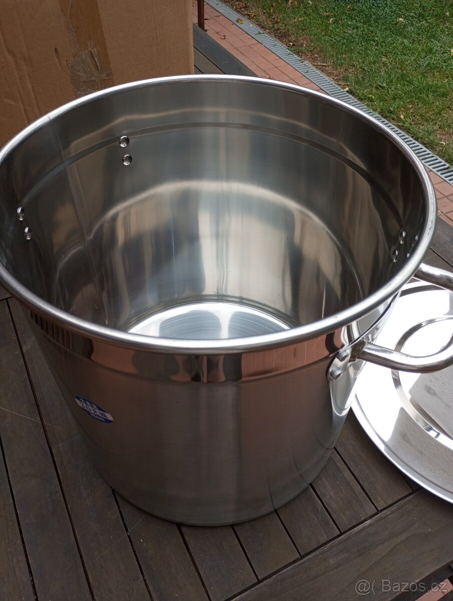 nerez hrnec 33 litrů s poklicí.