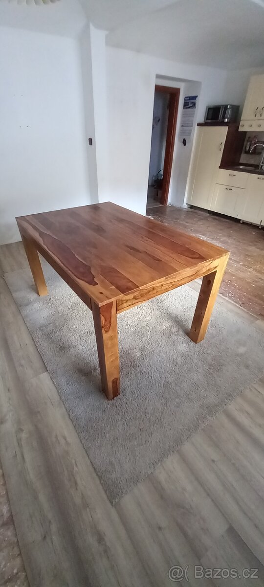 Jídelní stůl masiv