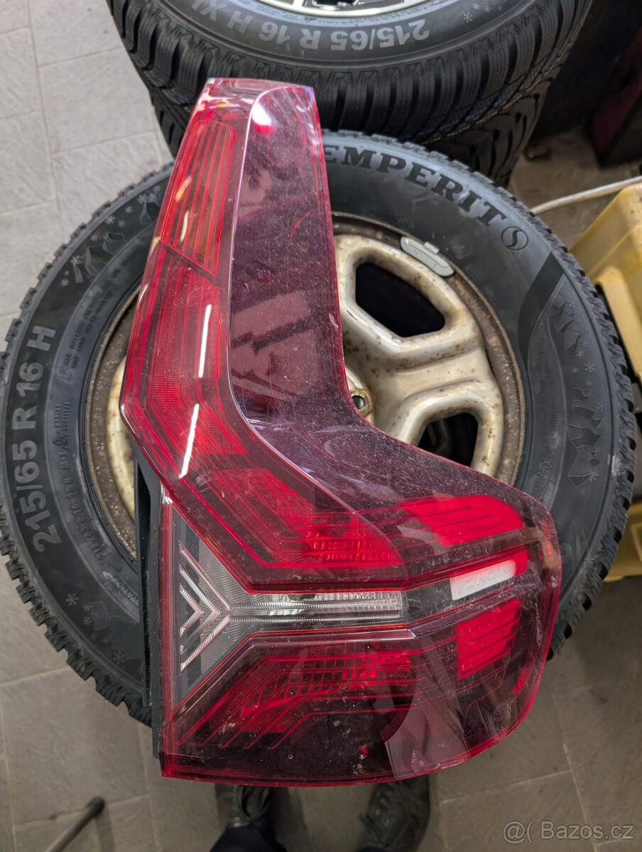 Pravé zadní světlo Dacia Jogger, vizuální vada