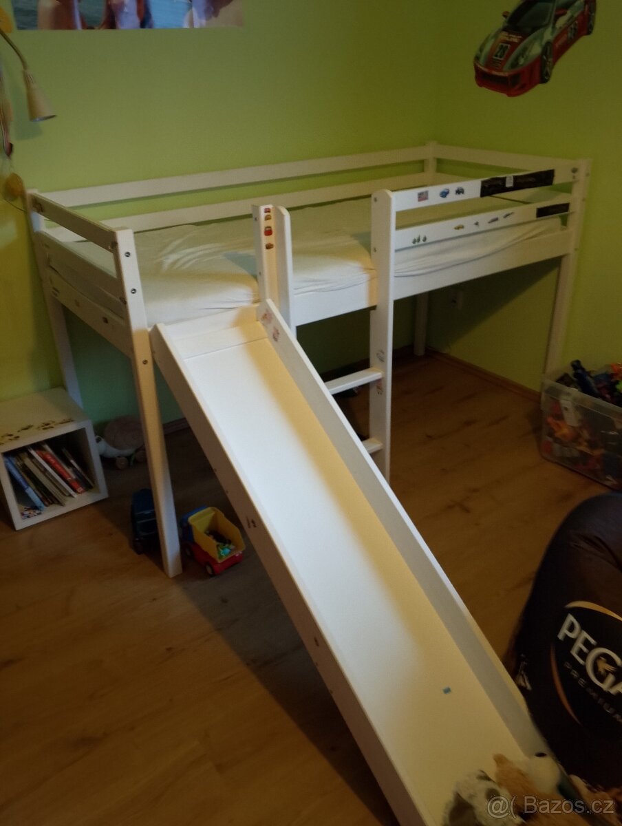 Dětská postel vyvýšená