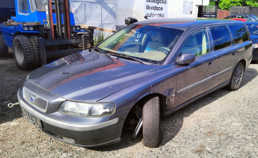 Volvo V70II 2,4D 120kw-Náhradní díly